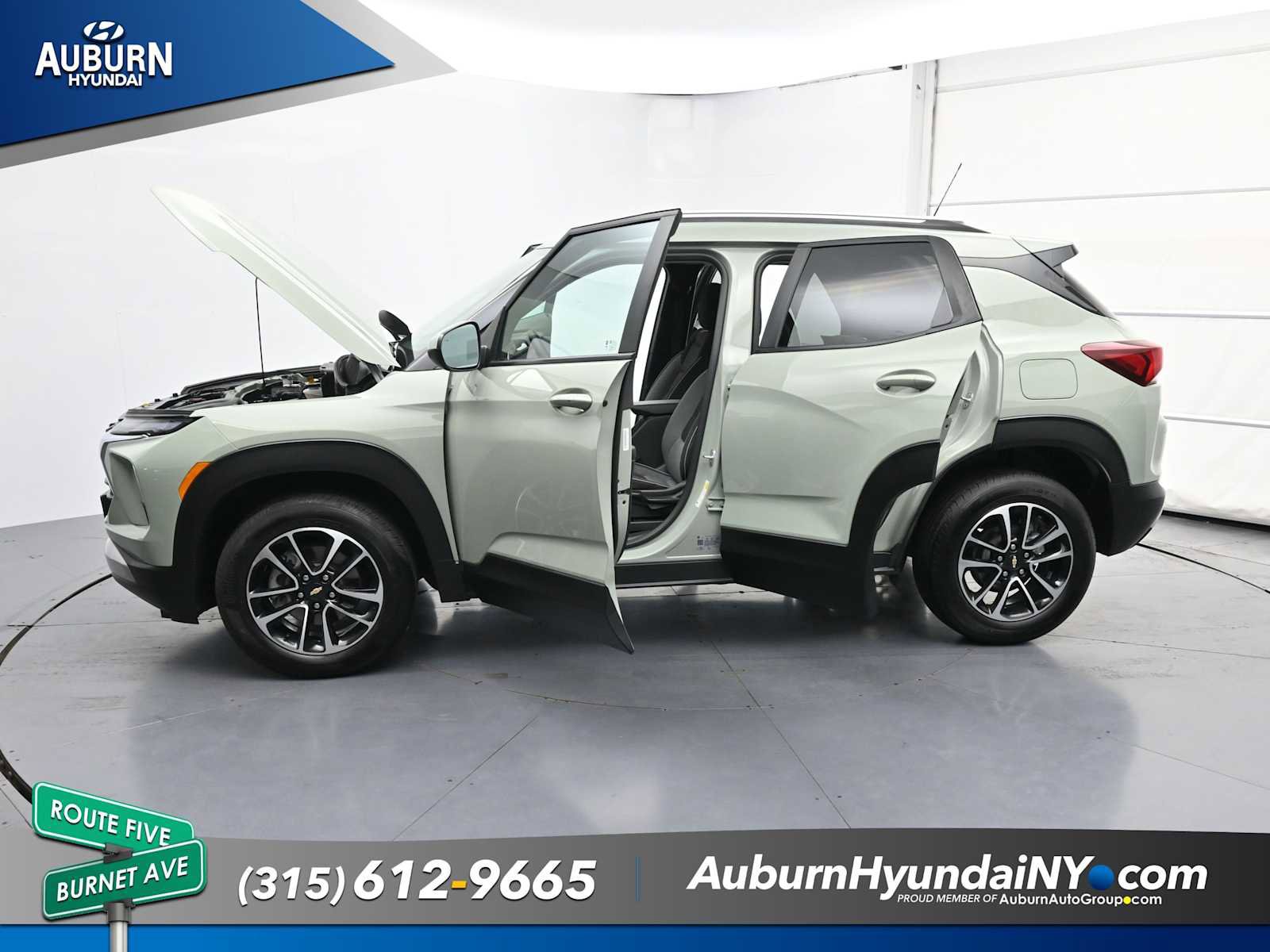Used 2025 Chevrolet TrailBlazer LT w/ LT Cold Weather Package AWD/4WD image 36
