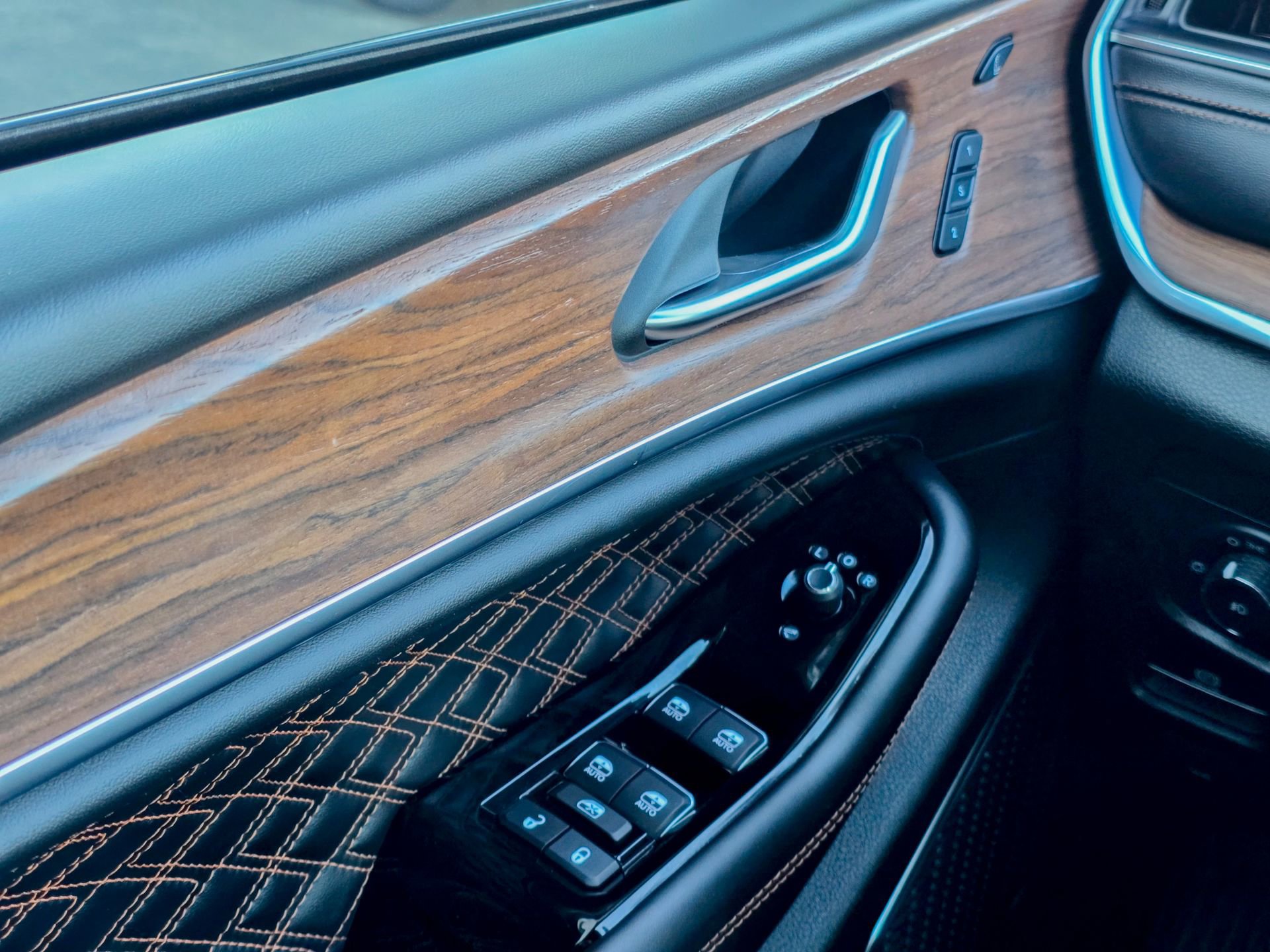 Used 2025 Jeep Grand Cherokee L Summit image 40