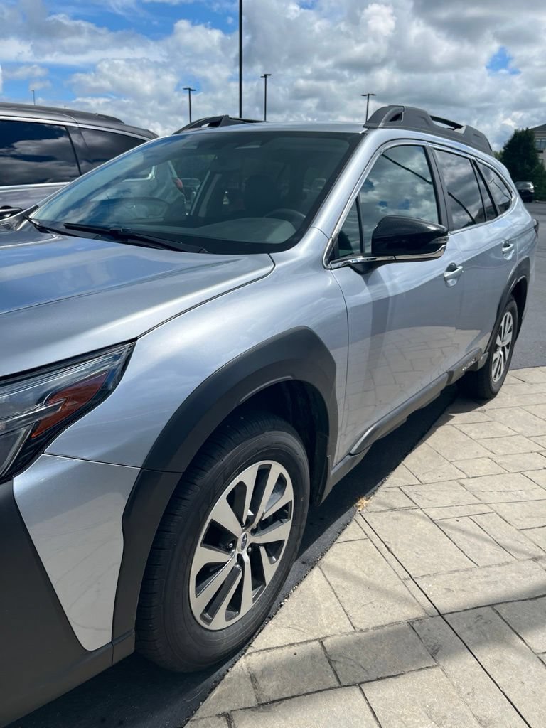 Used 2023 Subaru Outback Premium AWD/4WD image 8