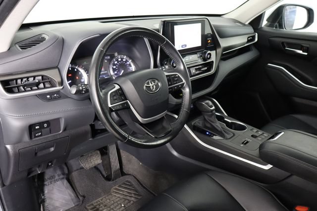 Used 2023 Toyota Highlander XLE FWD image 27