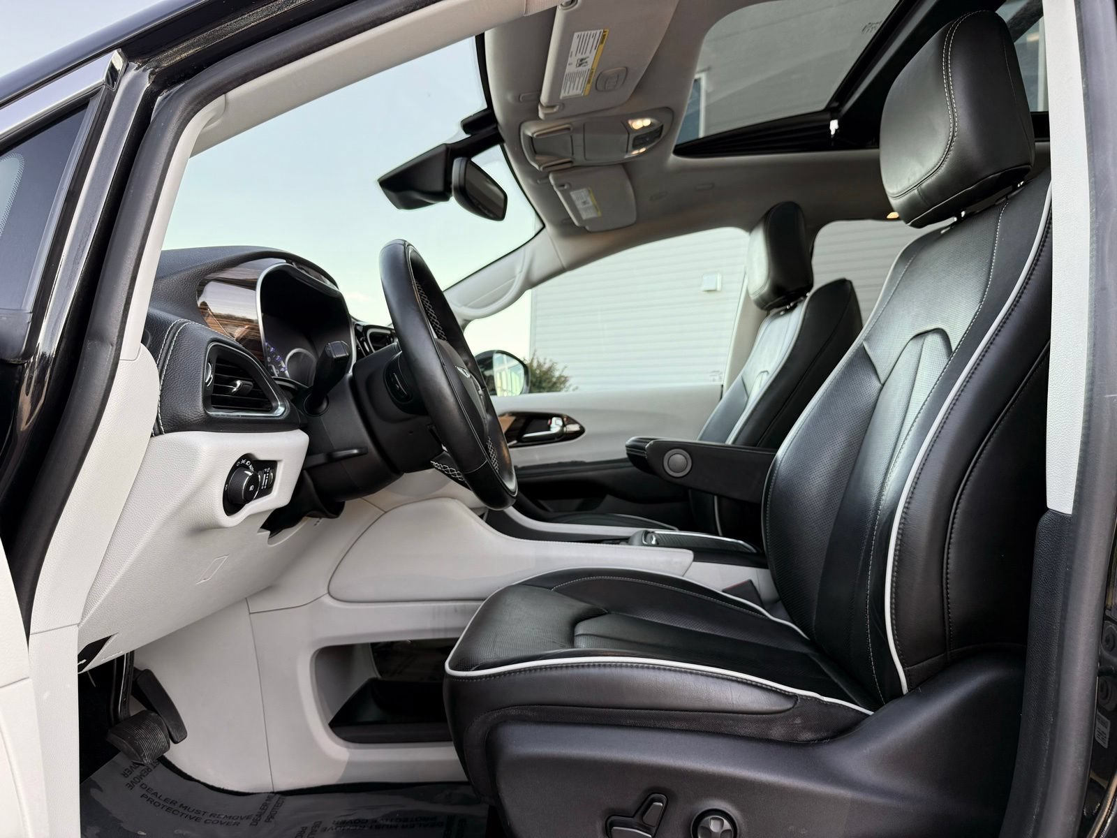Used 2022 Chrysler Pacifica Limited FWD image 18