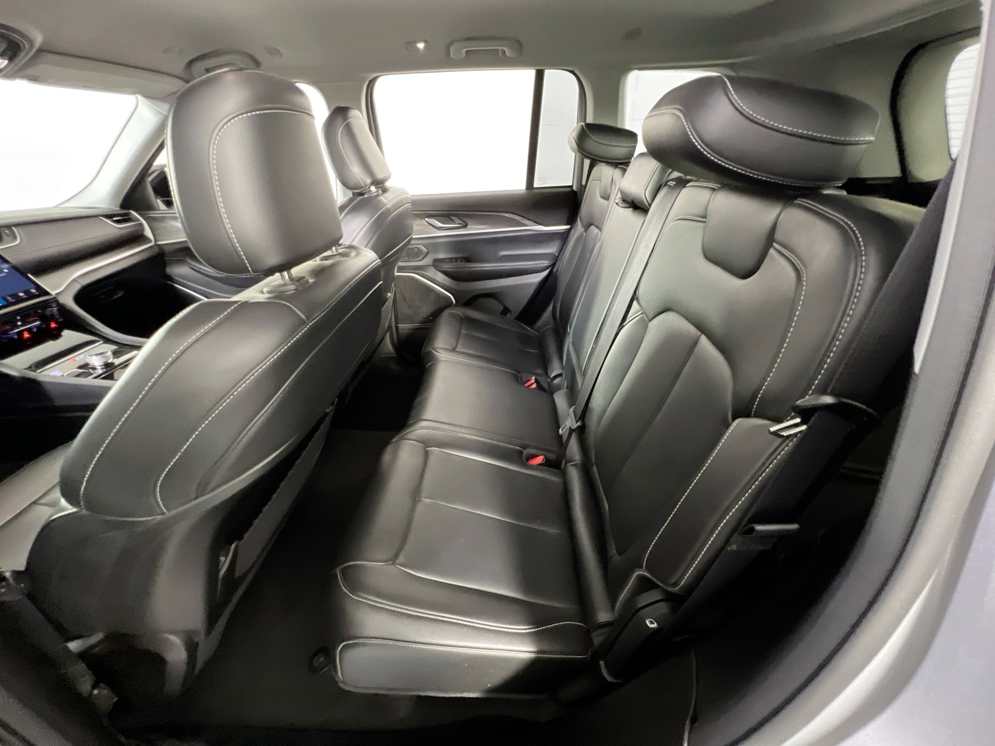 Used 2022 Jeep Grand Cherokee Limited AWD/4WD image 24