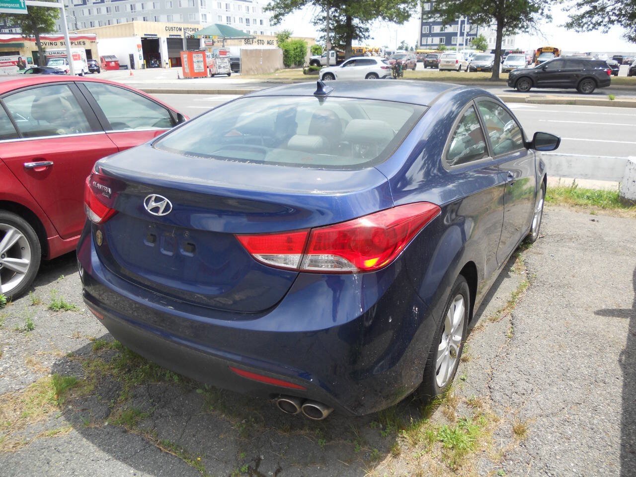 Used 2013 Hyundai Elantra FWD image 2