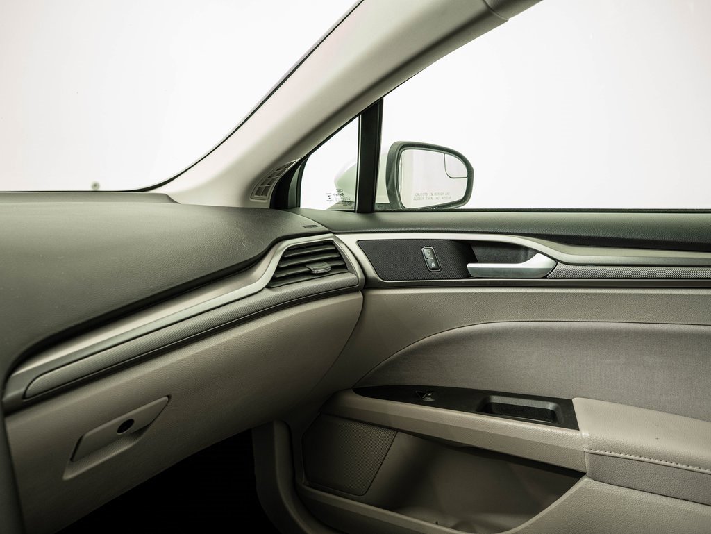 Used 2018 Ford Fusion SE image 26