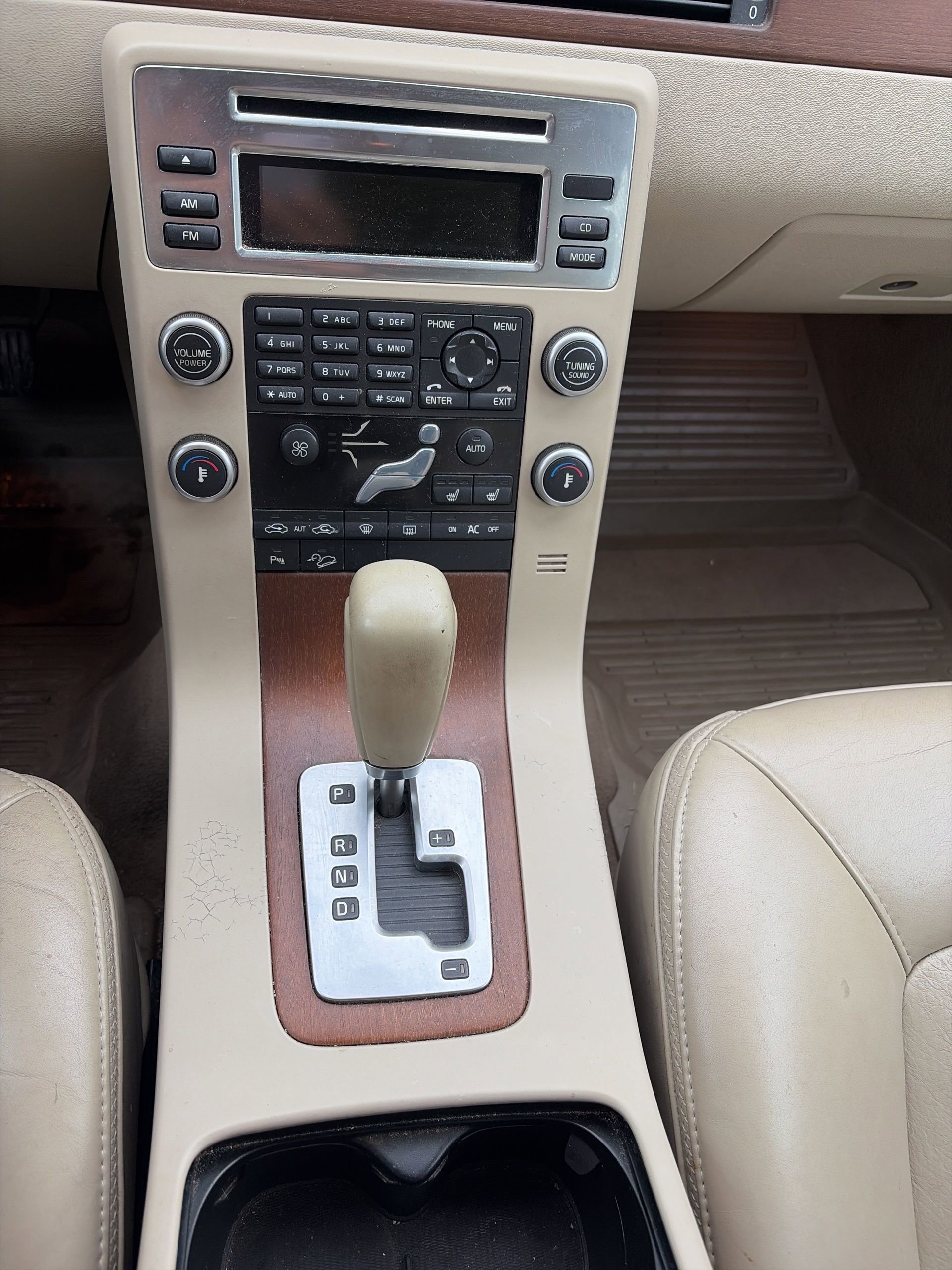 Used 2010 Volvo XC70 3.2 image 13