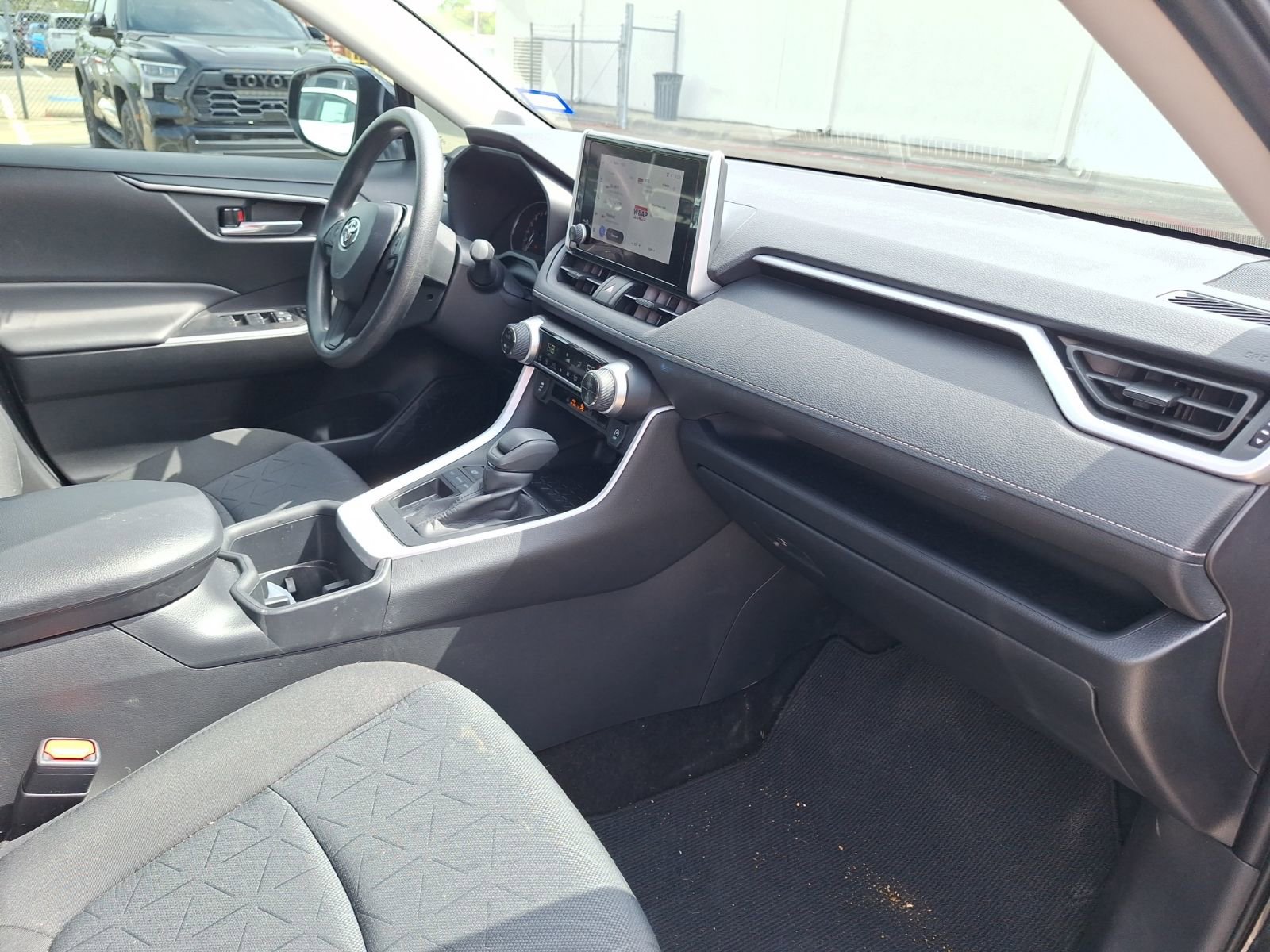 Used 2025 Toyota RAV4 XLE w/ Convenience Package image 33