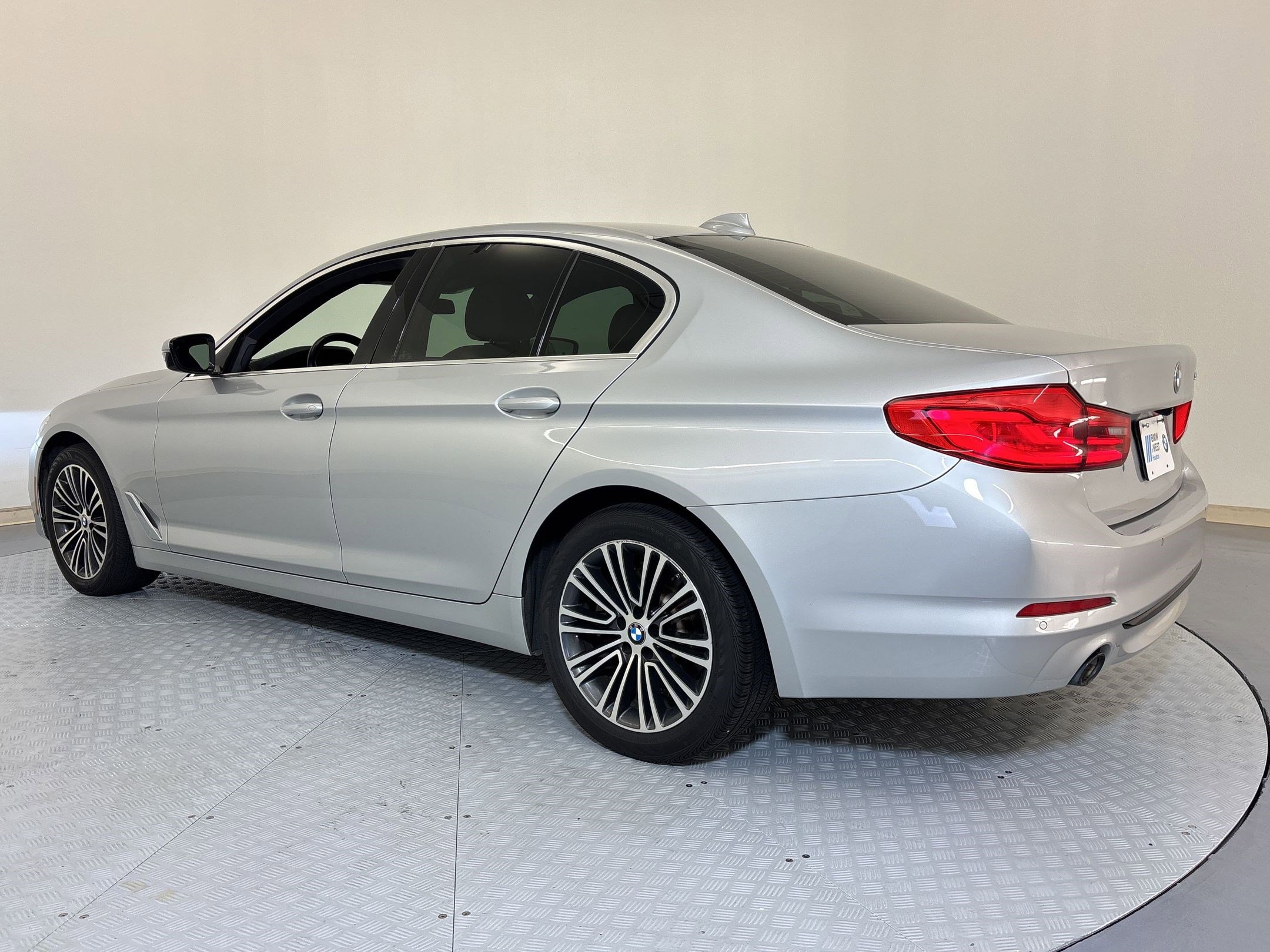 Used 2020 BMW 530i w/ Convenience Package image 3