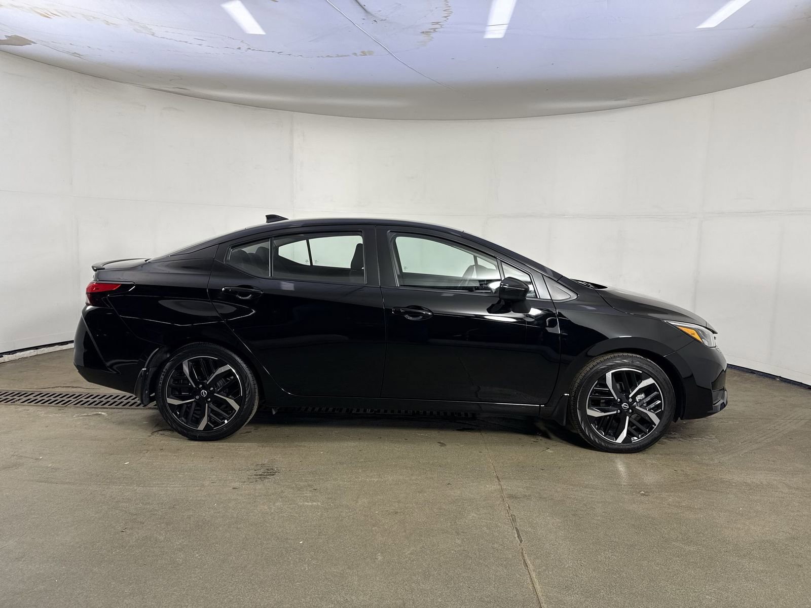 Certified 2025 Nissan Versa SR w/ Trunk Package image 34