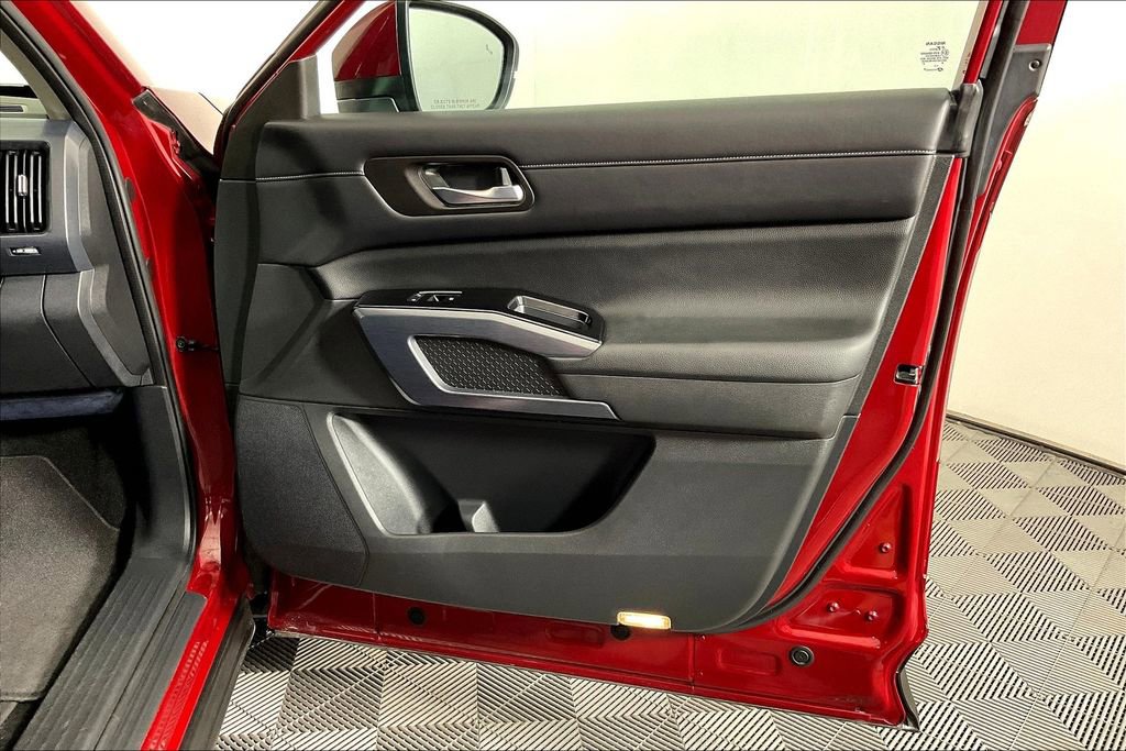 Used 2022 Nissan Pathfinder SL w/ Cargo Package image 25