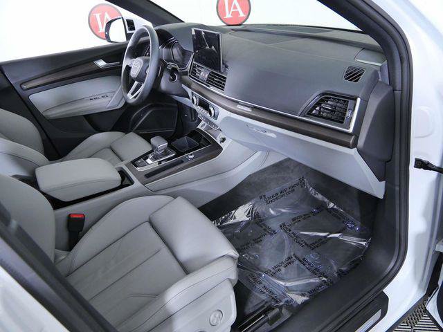 Used 2023 Audi Q5 2.0T Premium Plus w/ Premium Plus Package AWD/4WD image 11