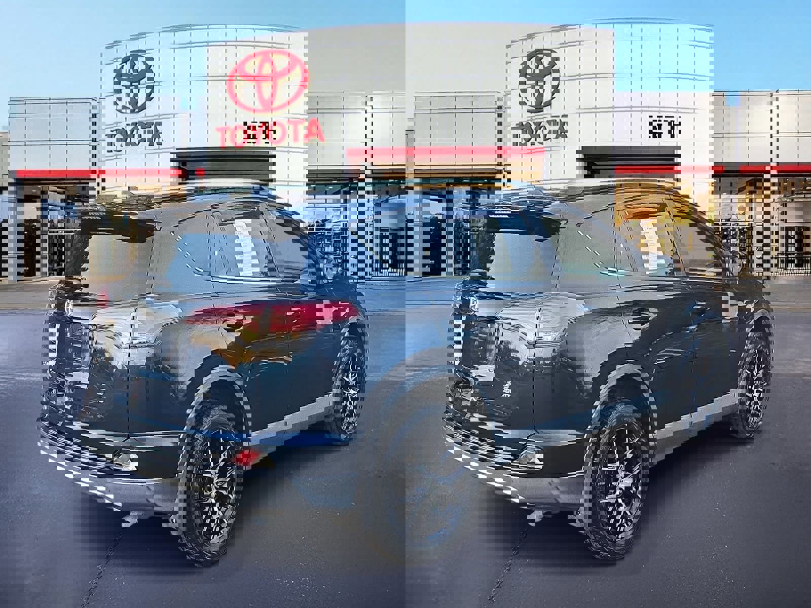 Used 2017 Toyota RAV4 SE w/ Power Special Value Package image 5