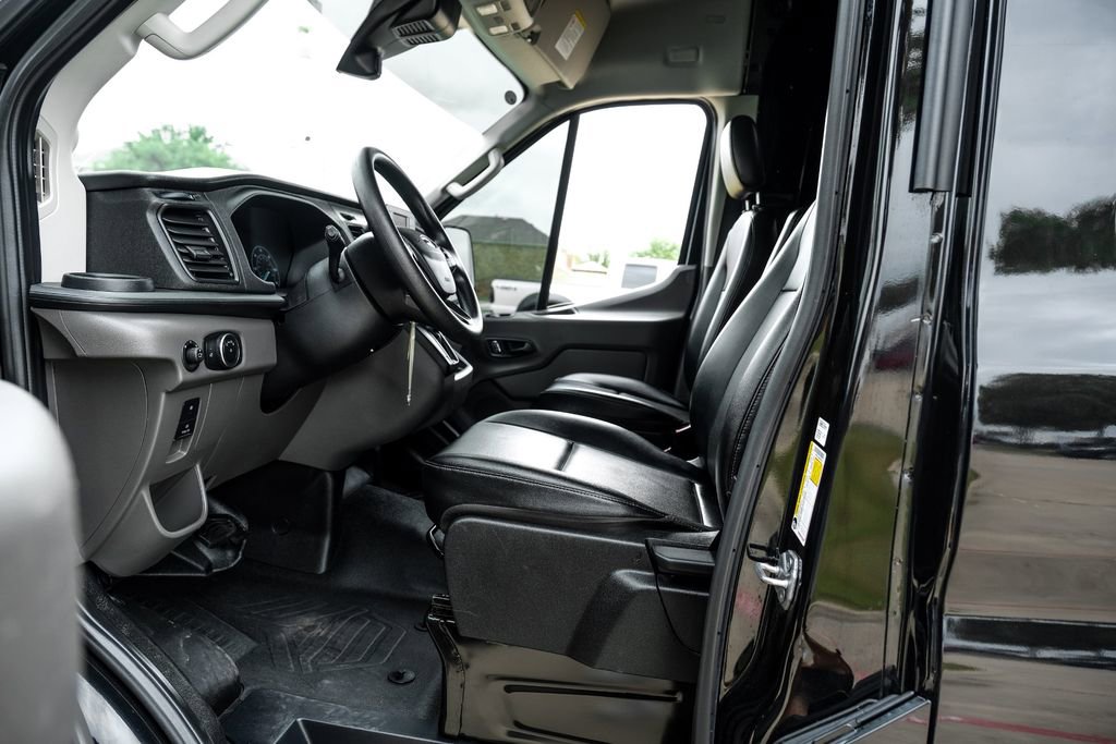 Used 2024 Ford Transit 250 148 Medium Roof RWD image 3