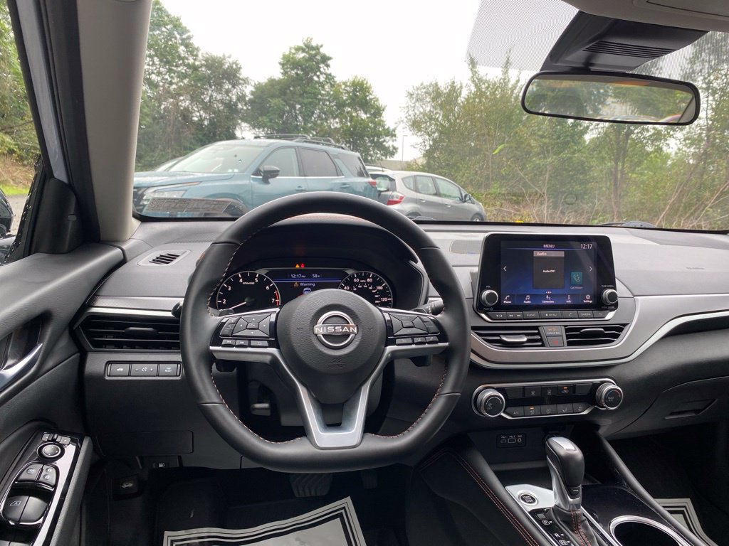 Used 2025 Nissan Altima 2.5 SR AWD/4WD image 13