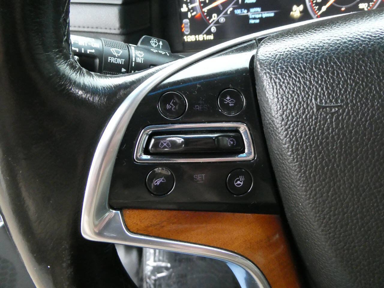 Used 2015 Cadillac Escalade ESV Luxury image 12