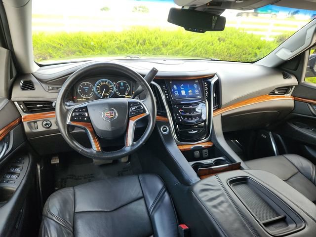 Used 2015 Cadillac Escalade Luxury AWD/4WD image 38
