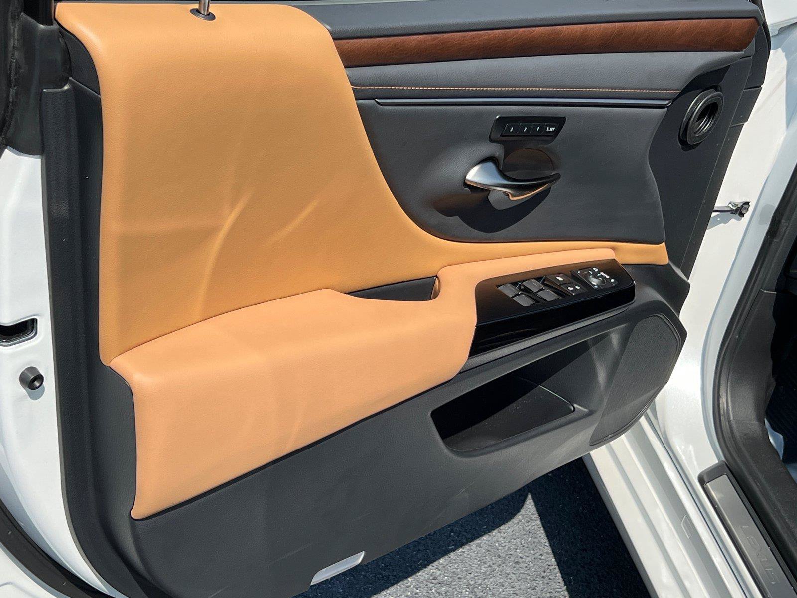 Certified 2025 Lexus ES 350 w/ Premium Package FWD image 10