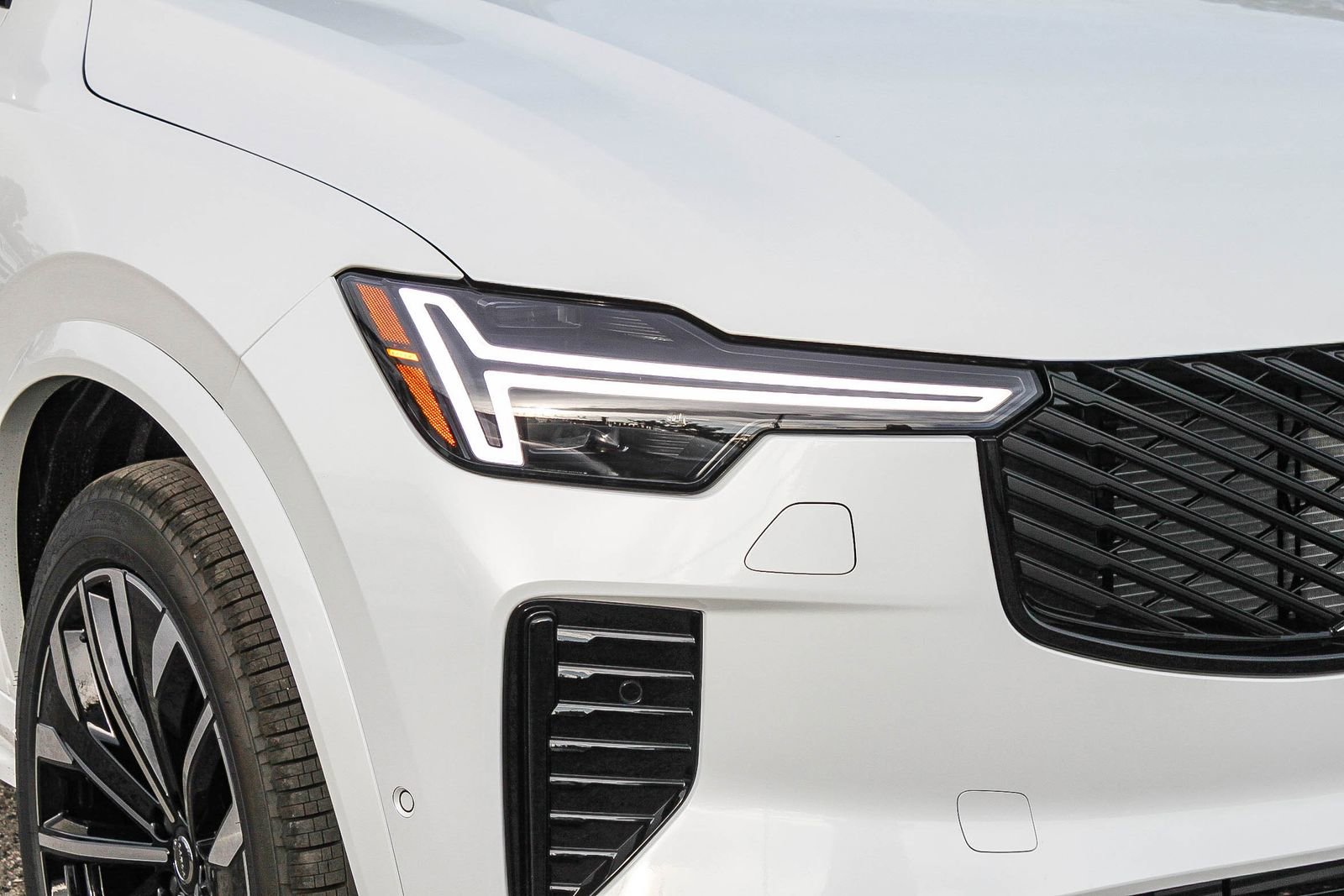 New 2026 Volvo XC90 T8 Ultra w/ Lounge Package image 4