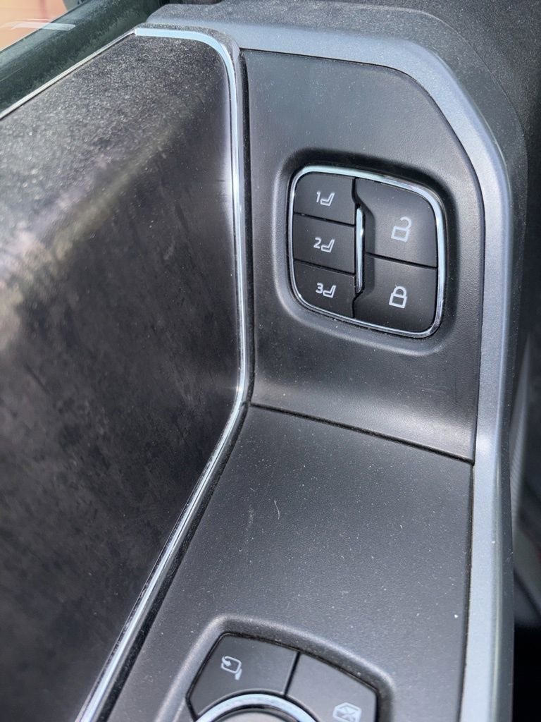 Used 2023 Ford F150 Lightning Lariat image 13