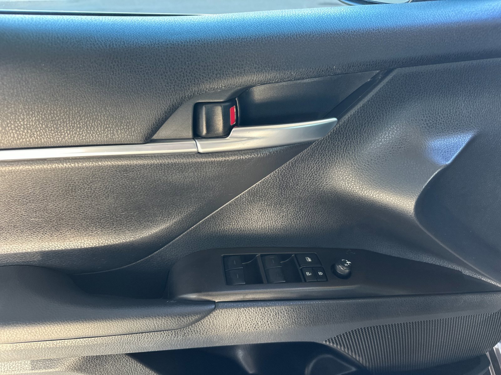 Used 2024 Toyota Camry SE image 10