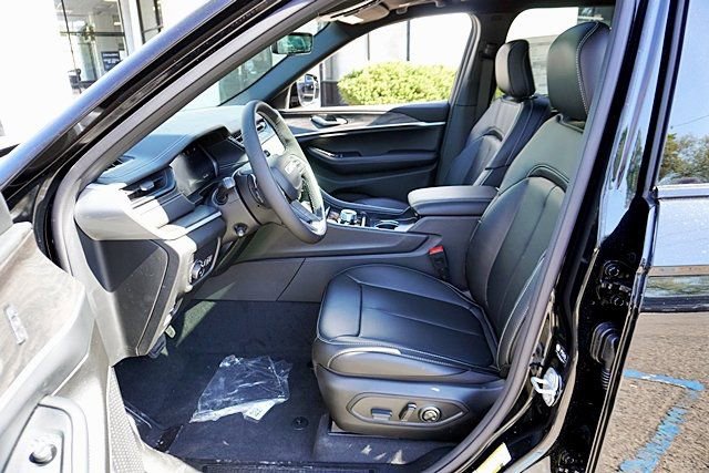 New 2026 Jeep Grand Cherokee Limited w/ Luxury Tech Group II image 18