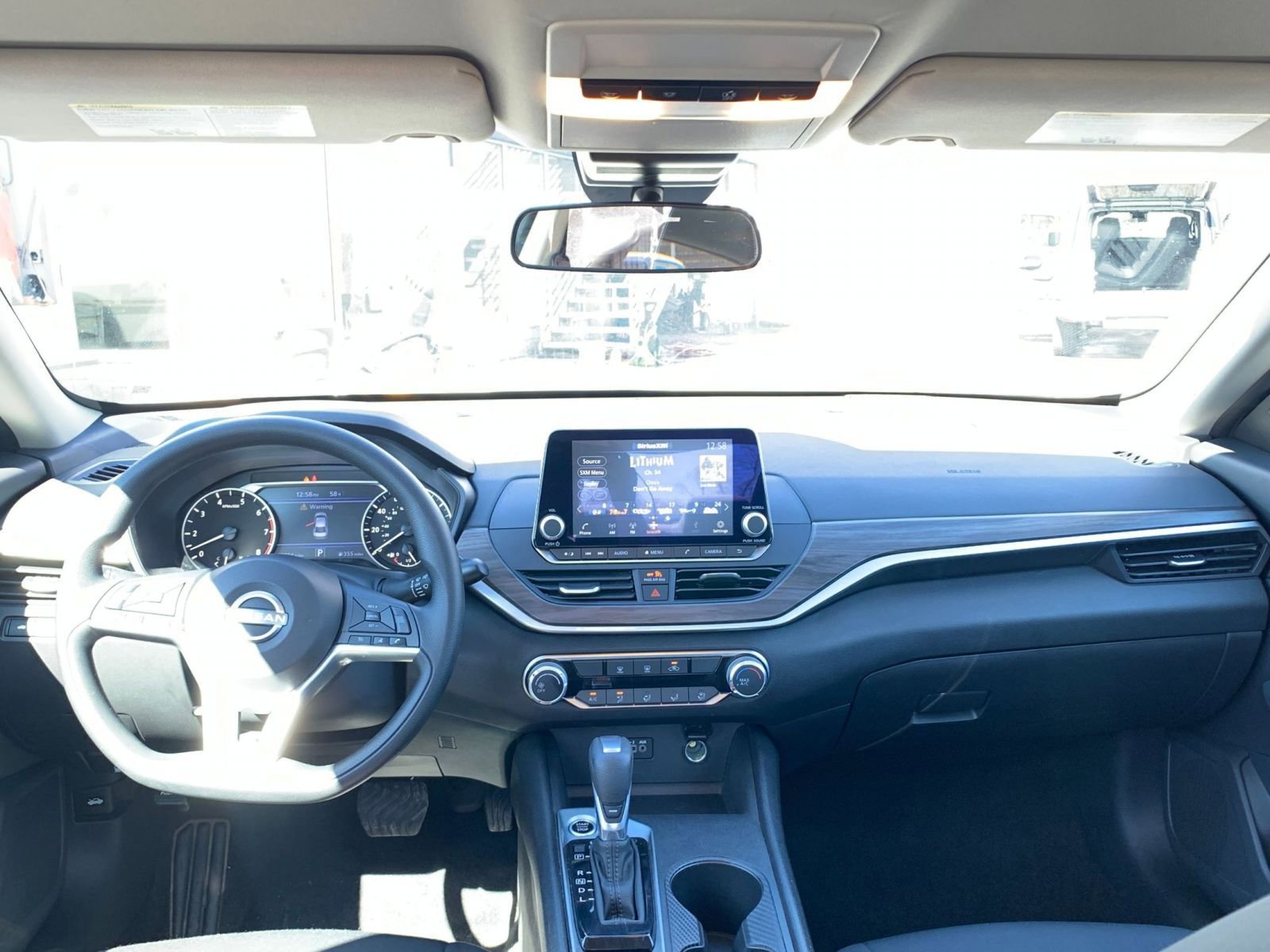 Used 2025 Nissan Altima 2.5 SV image 34