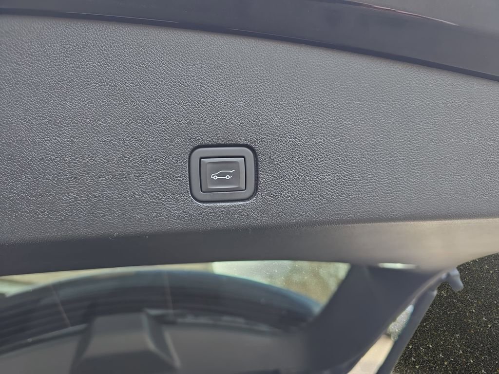 Used 2023 Cadillac XT6 Sport AWD/4WD image 17