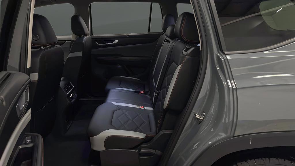 Used 2024 Volkswagen Atlas Peak Edition SEL image 31