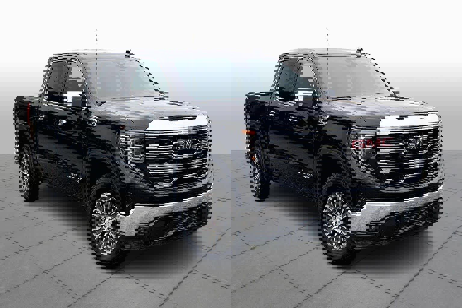 Used 2025 GMC Sierra 1500 SLT image 2