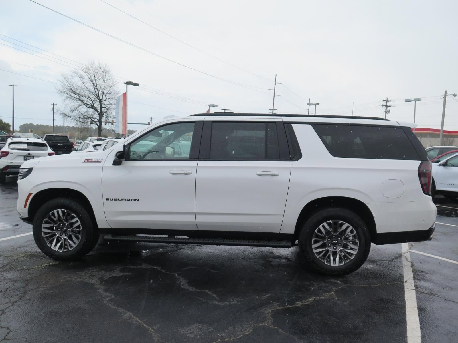 Used 2025 Chevrolet Suburban Z71 image 6