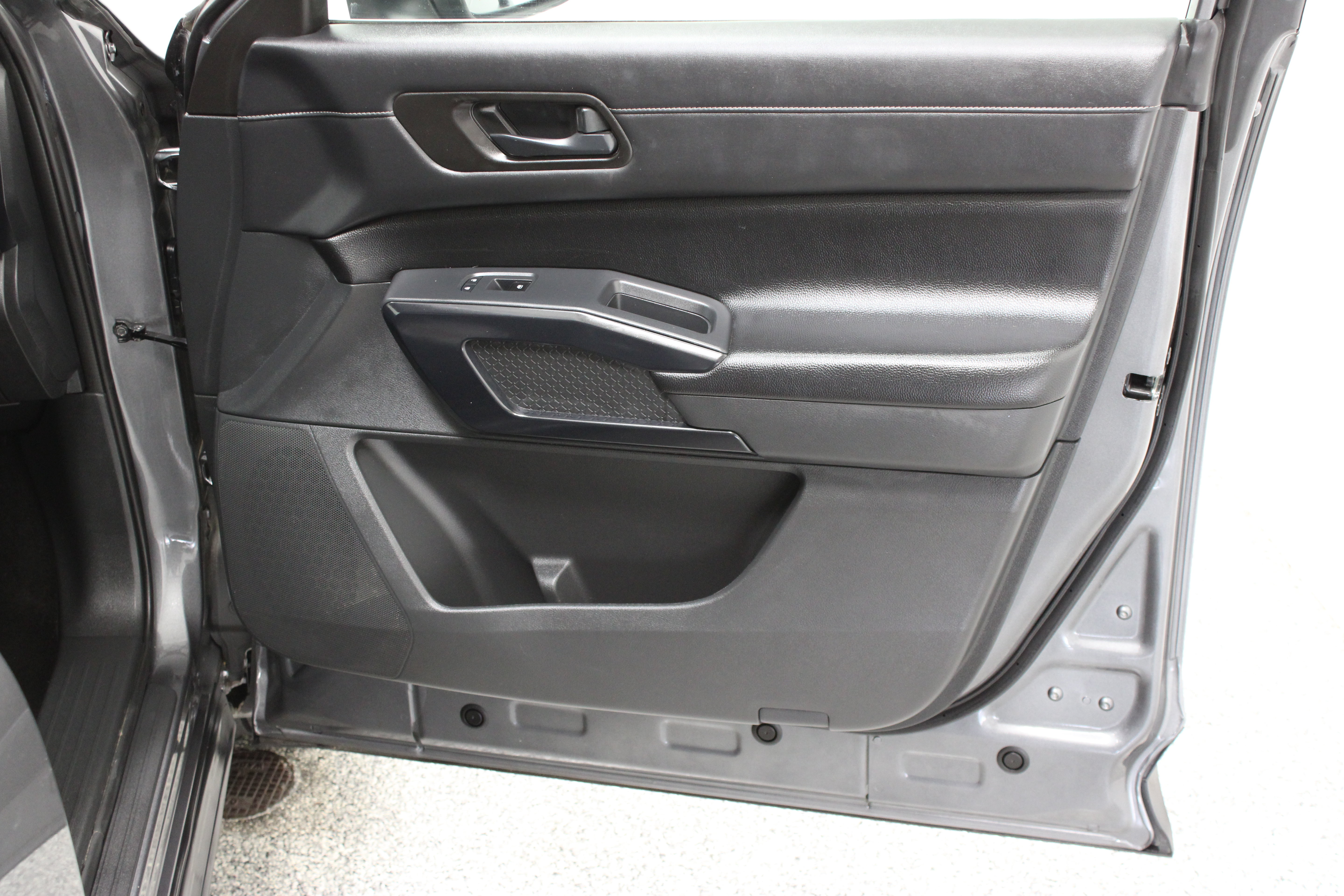 Used 2024 Nissan Pathfinder S FWD image 35