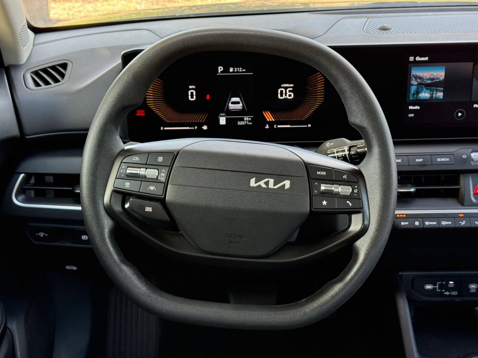 Used 2025 Kia K4 FWD image 30
