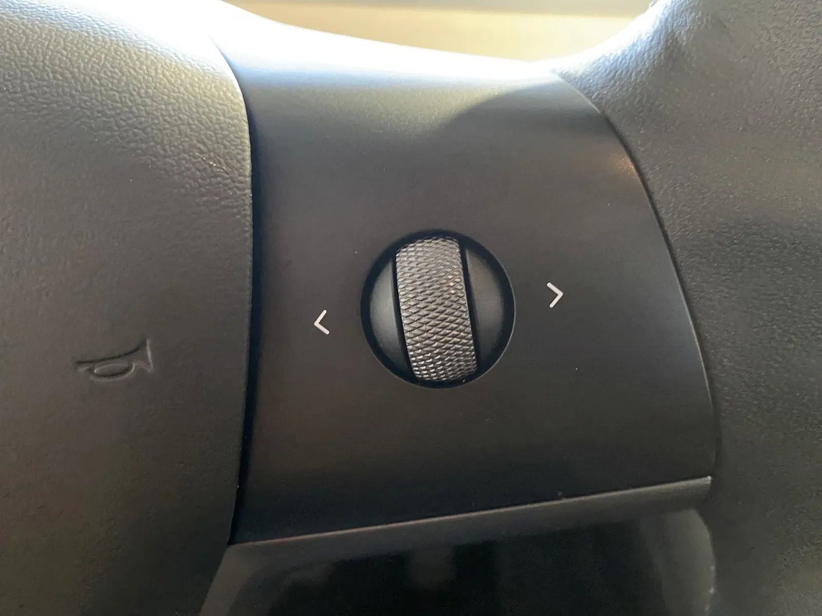 Used 2023 Tesla Model Y 2WD image 17