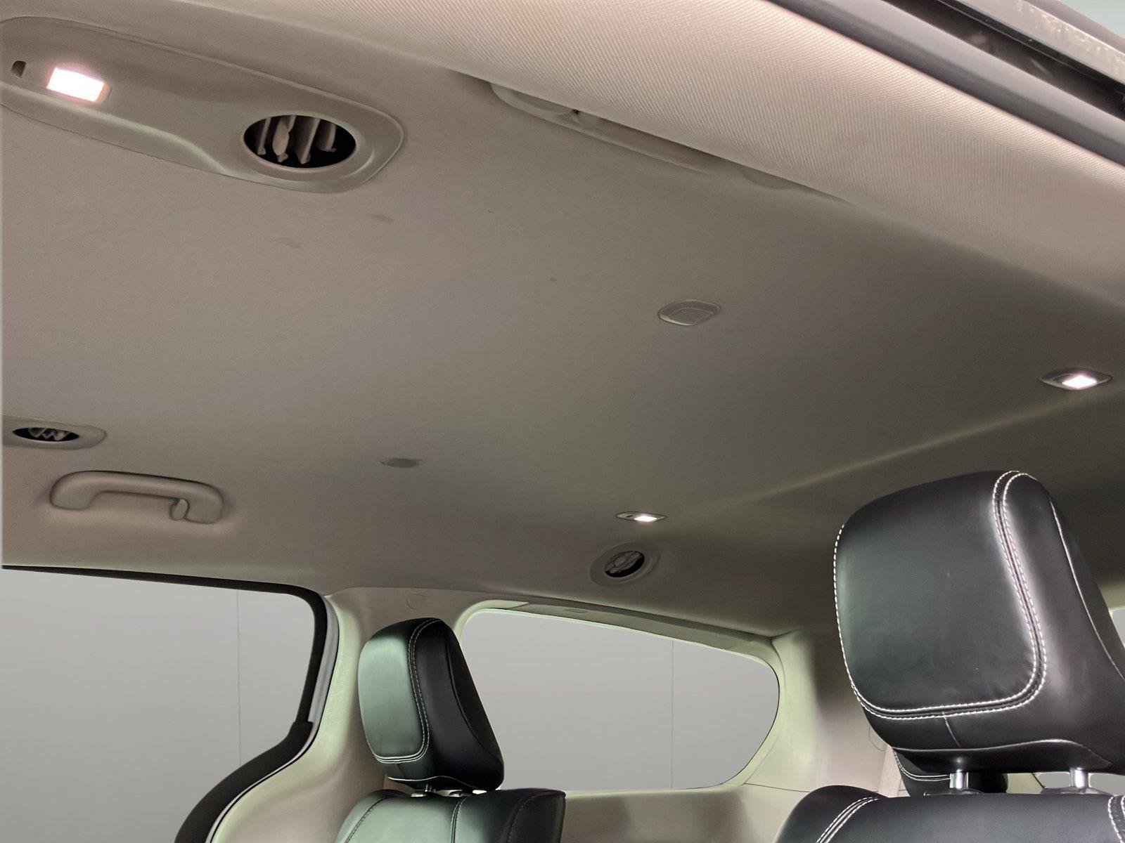 Used 2023 Chrysler Pacifica Touring-L FWD image 14