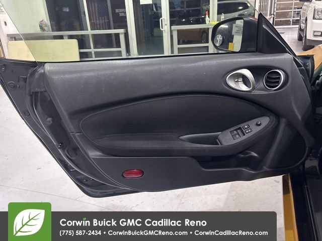Used 2011 Nissan 370Z Coupe image 11