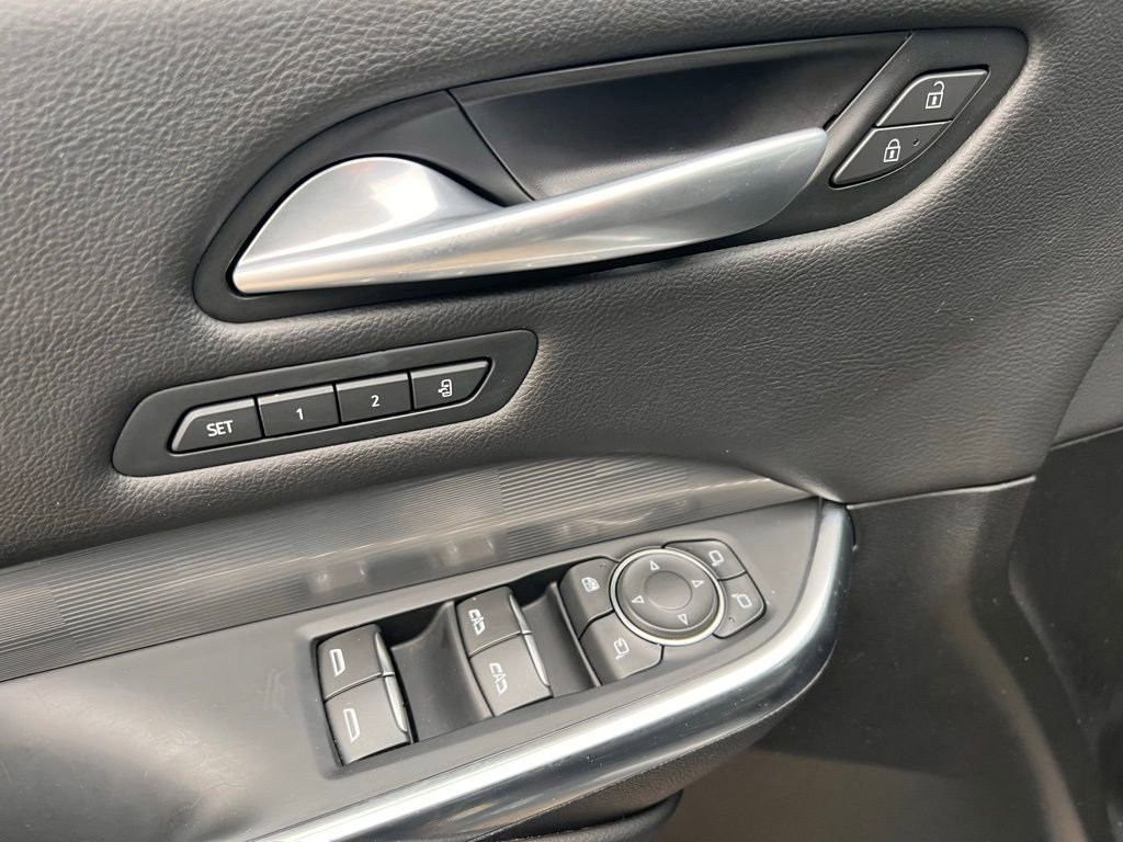 Used 2025 Cadillac XT4 Premium Luxury image 13