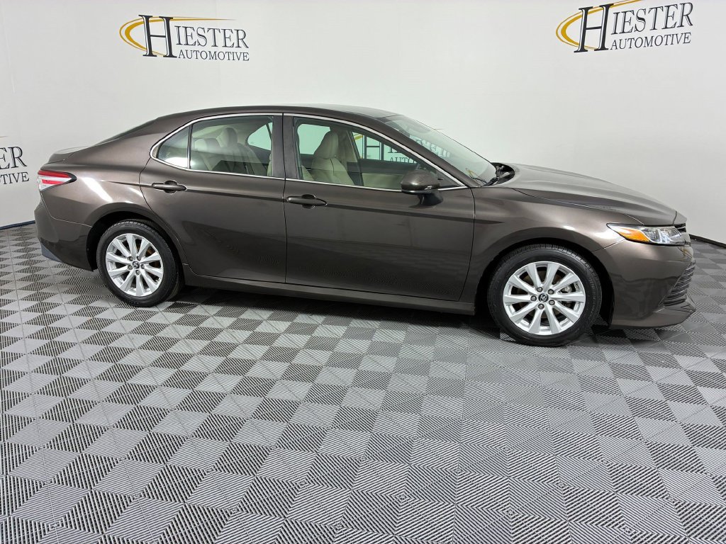Used 2018 Toyota Camry LE FWD image 9