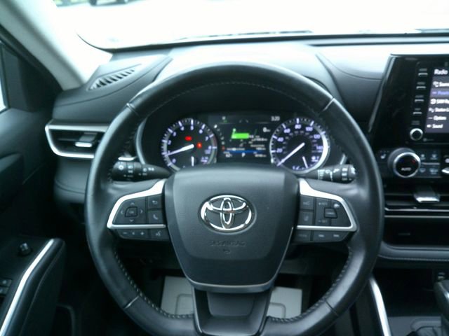 Used 2022 Toyota Highlander XLE AWD/4WD image 13
