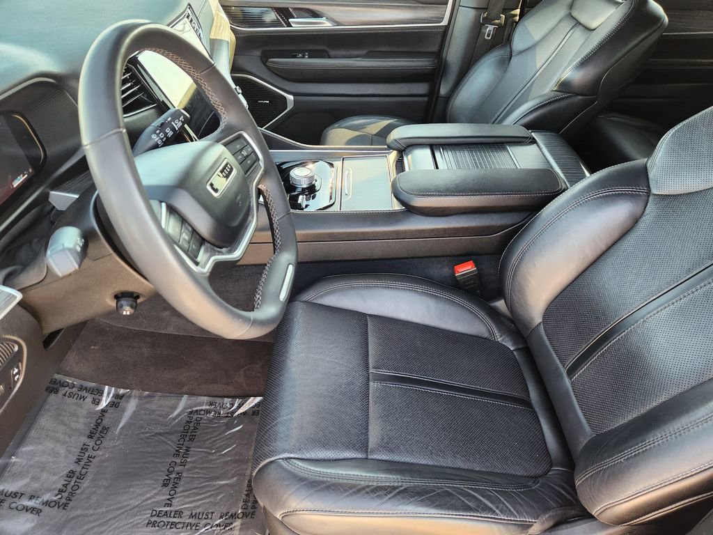 Used 2024 Jeep Wagoneer Series II w/ Flexible Seating Group image 13