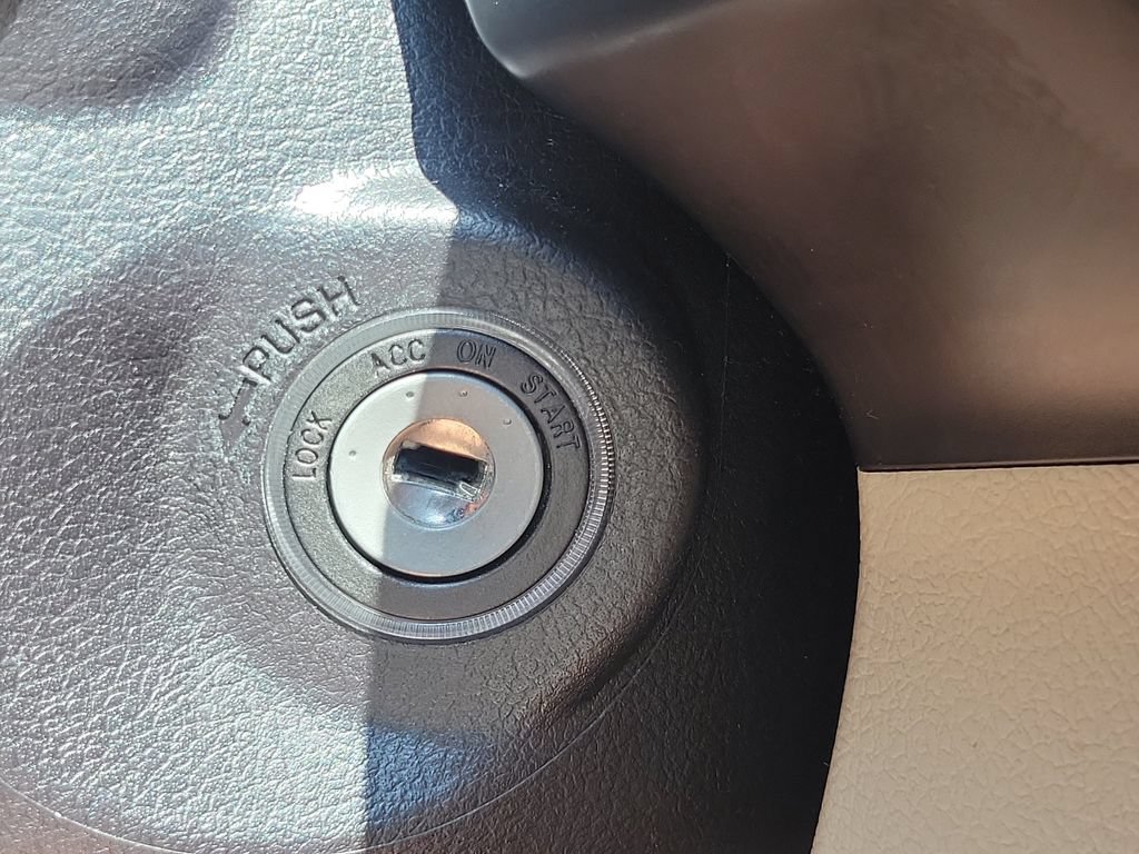 Used 2014 Toyota Camry LE FWD image 28