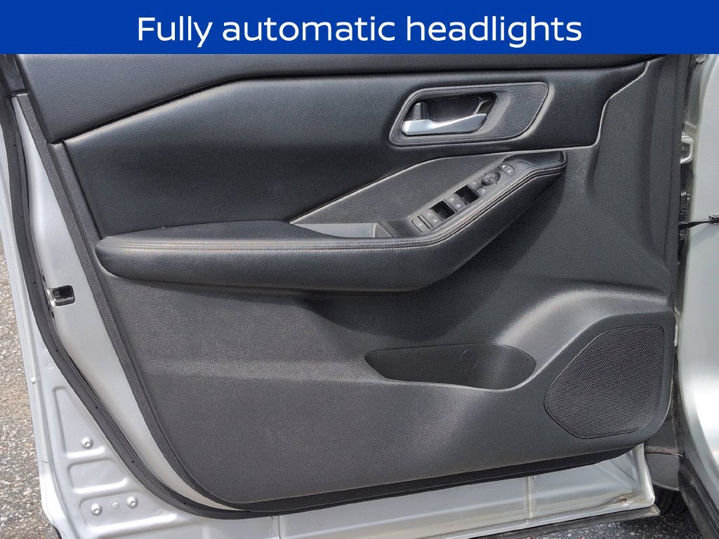 Used 2025 Nissan Rogue SV AWD/4WD image 10