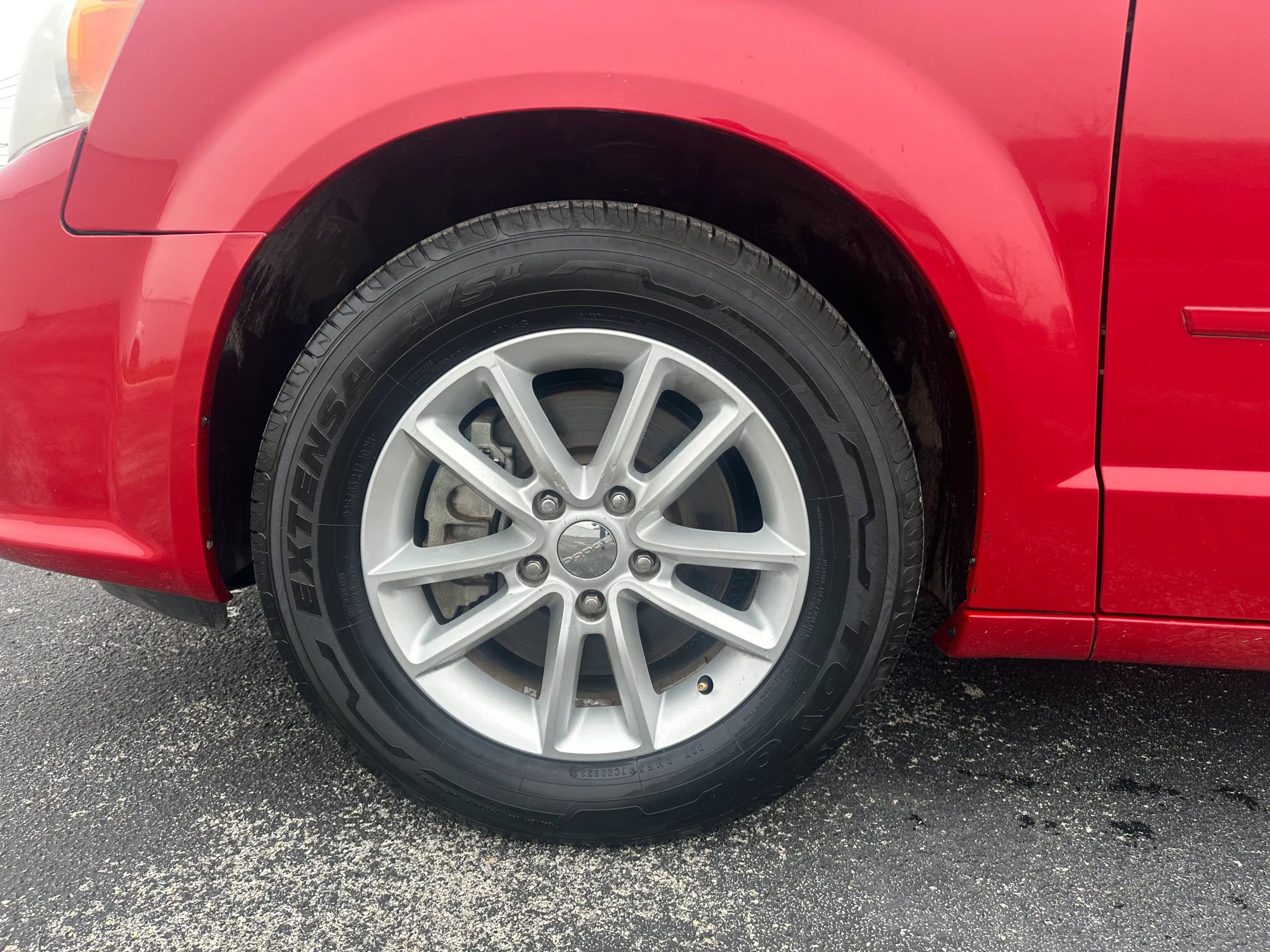 Used 2014 Dodge Grand Caravan SXT w/ Rear Park Assist Package image 9