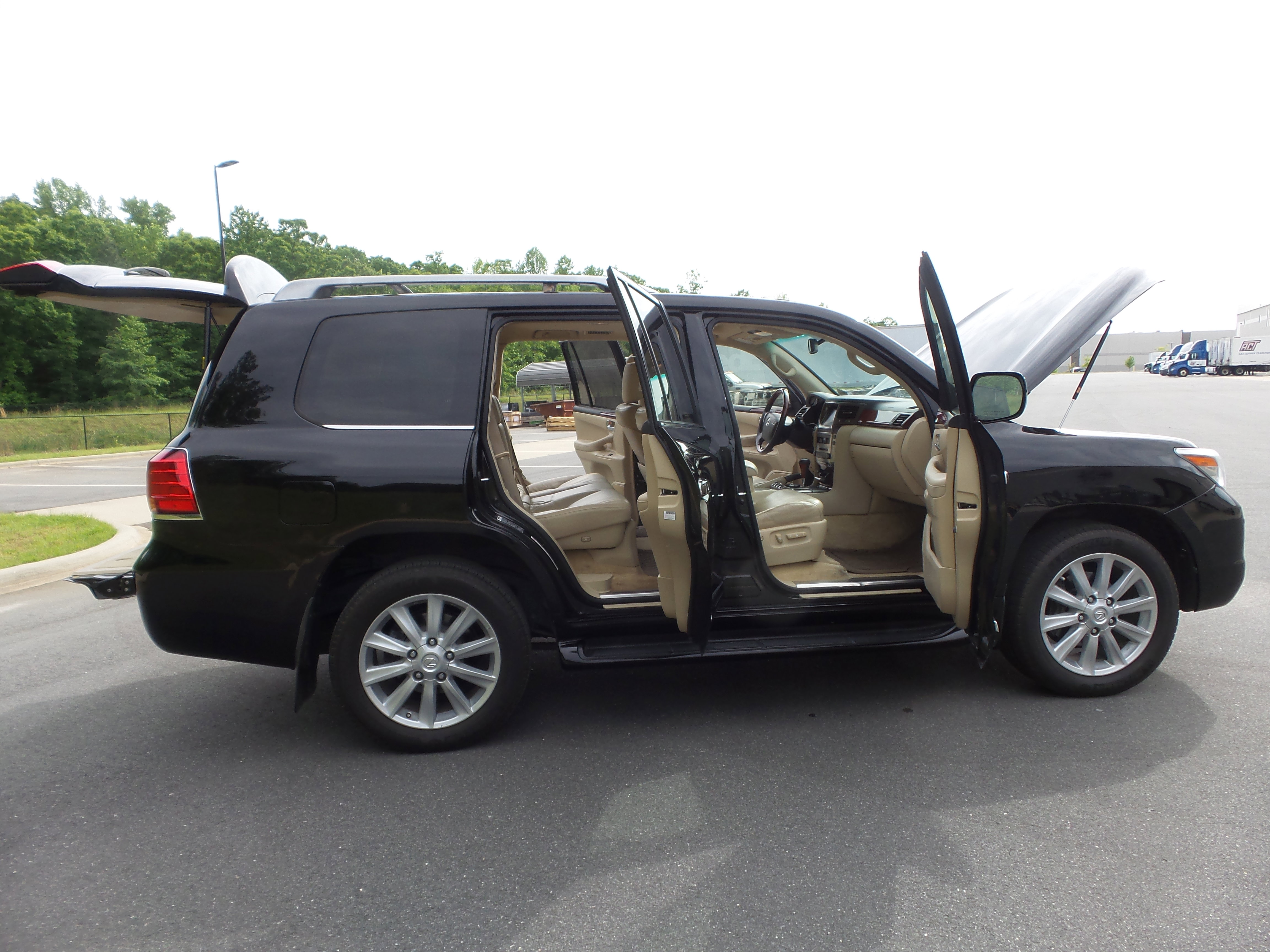 Used 2011 Lexus LX 570 4WD image 79