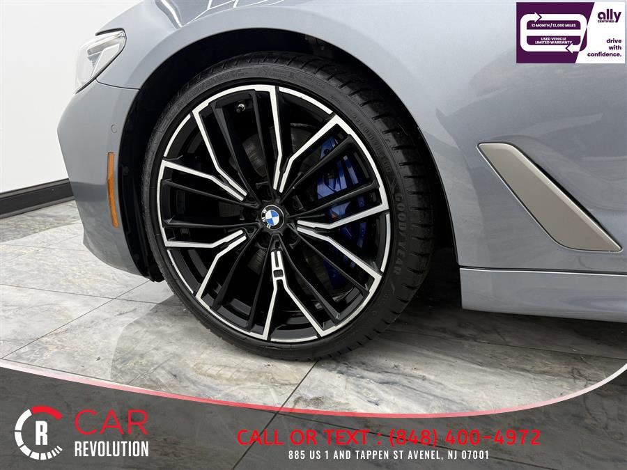 Used 2022 BMW M550i xDrive image 10