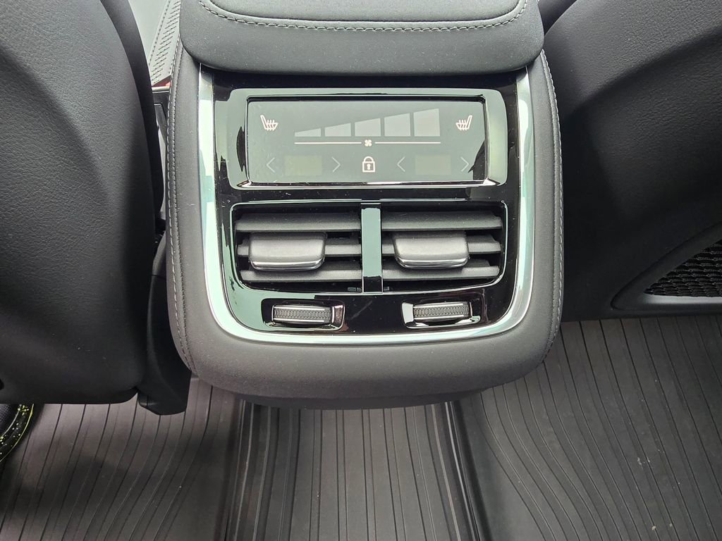 New 2025 Volvo XC90 B5 Plus w/ Protection Package Premier image 18