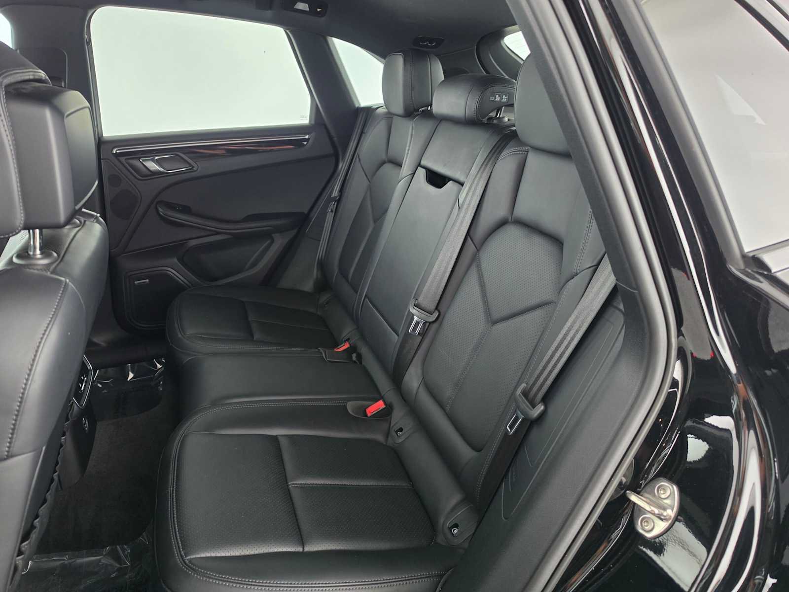 Used 2024 Porsche Macan AWD/4WD image 17
