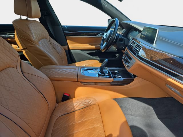 Used 2022 BMW 750i xDrive w/ Autobahn Package AWD/4WD image 12