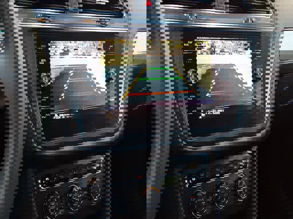 Used 2020 Volkswagen Tiguan SE image 21