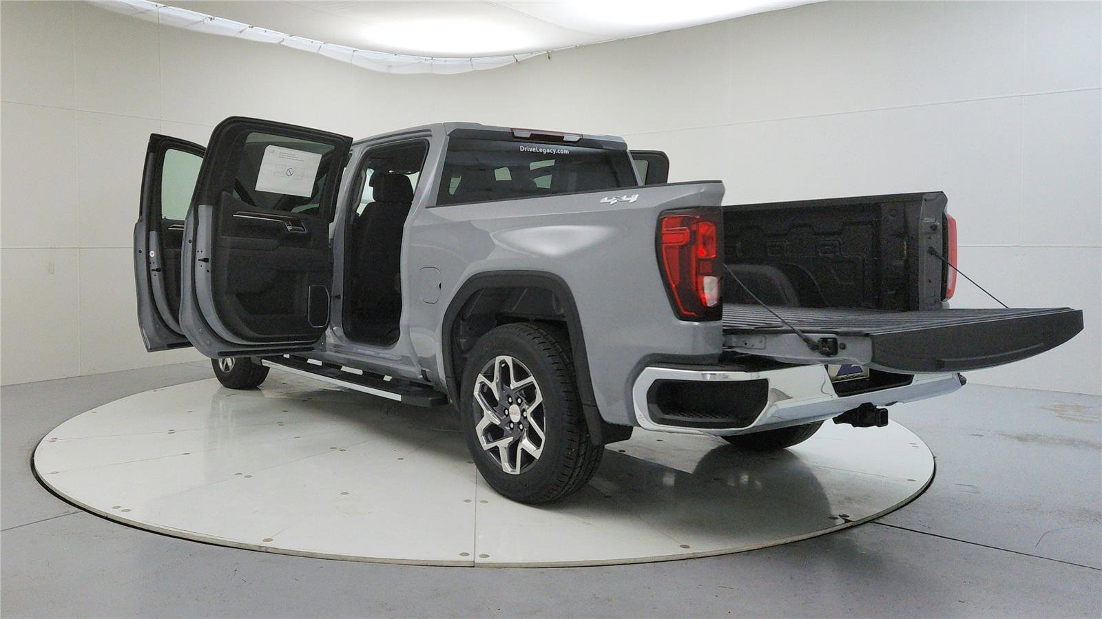 Used 2025 GMC Sierra 1500 SLE image 11