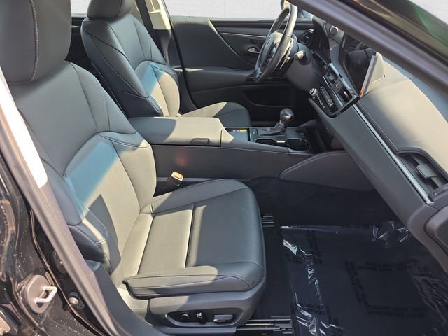 Certified 2025 Lexus ES 300h w/ Premium Package image 10