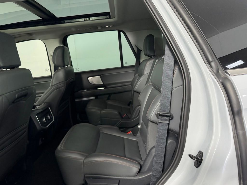 Used 2025 Ford Expedition Active AWD/4WD image 26